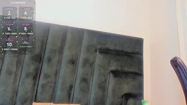 Snapshot of FaloonRoussel chatting on November 23, 2025, 6:19 pm FaloonRoussel online show from November 23, 2025, 6:19 pm