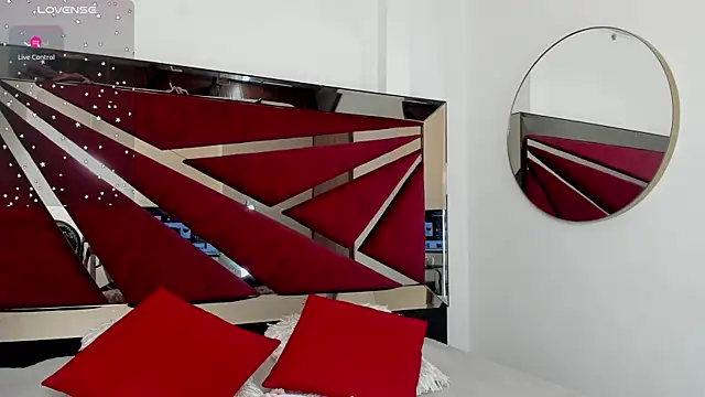 Snapshot of FaloonRoussel chatting on January 8, 2026, 6:21 pm FaloonRoussel online show from January 8, 2026, 6:21 pm