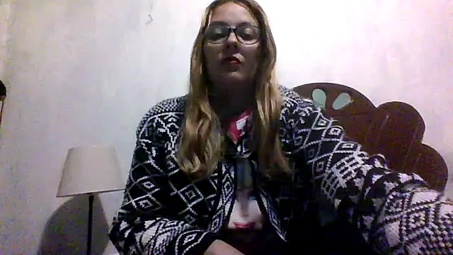 Snapshot of Samanthat33 chatting on November 17, 2025, 3:23 am Samanthat33 online show from November 17, 2025, 3:23 am