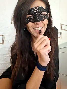 EmySkinny85 online show from November 19, 2025, 9:42 am