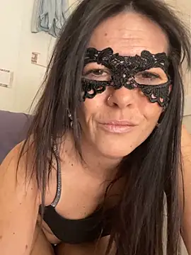 EmySkinny85 online show from February 5, 2026, 12:32 pm