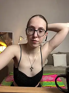MartiniiSelenna online show from May 17, 2026, 5:49 am