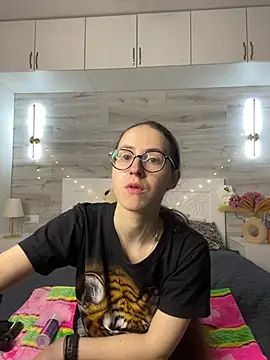 MartiniiSelenna online show from May 20, 2026, 5:57 am