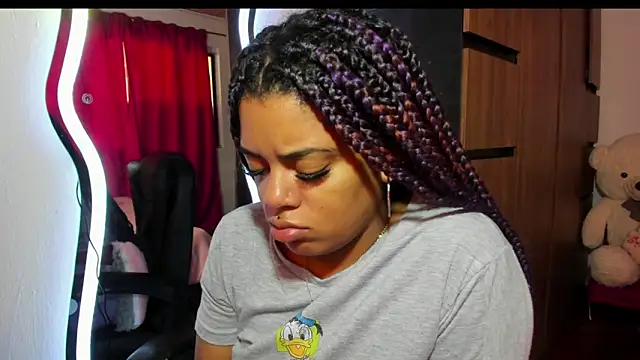 ladyrd1 online show from November 11, 2025, 1:33 pm