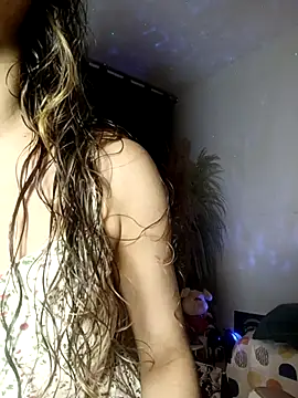 lovely kitt online show from October 31, 2025, 1:39 am