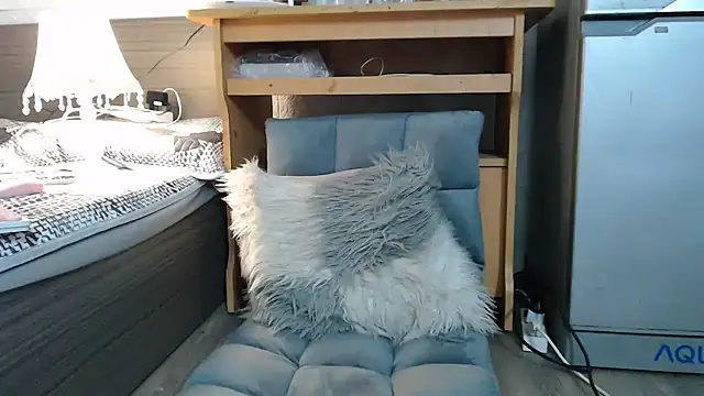 yang hiii online show from March 5, 2025, 9:38 am