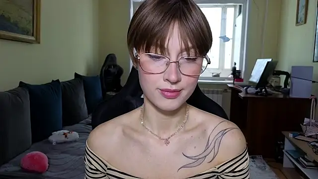 Snapshot of MalvinaBlum chatting on February 7, 2026, 3:43 am MalvinaBlum online show from February 7, 2026, 3:43 am