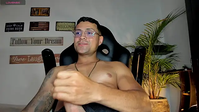 Snapshot of Maxi_mux_1 chatting on May 25, 2026, 4:18 am Maxi mux 1 online show from May 25, 2026, 4:18 am