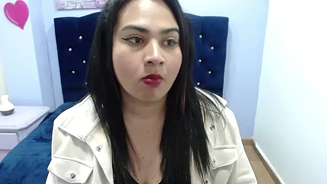 lucianaa 25 online show from December 4, 2024, 12:14 pm