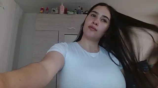 Snapshot of Naomi_D chatting on April 27, 2026, 9:46 pm Naomi D online show from April 27, 2026, 9:46 pm