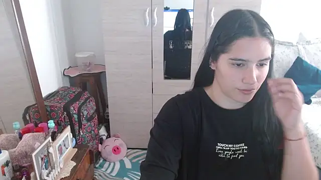 Snapshot of Naomi_D chatting on May 3, 2026, 4:57 pm Naomi D online show from May 3, 2026, 4:57 pm