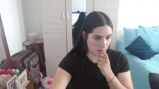 Snapshot of Naomi_D chatting on May 10, 2026, 5:51 pm Naomi D online show from May 10, 2026, 5:51 pm
