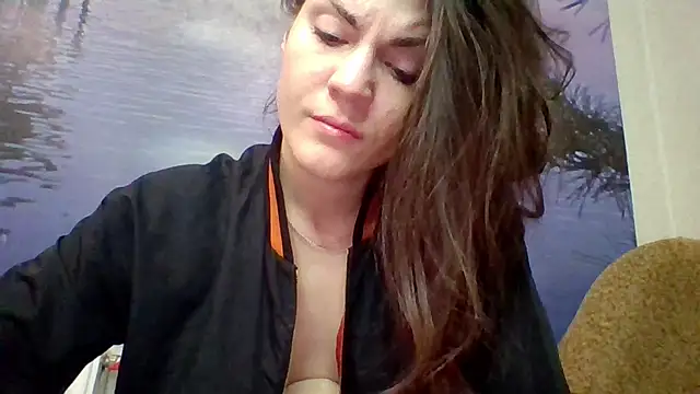 Snapshot of AliceTailor chatting on April 28, 2026, 7:57 am AliceTailor online show from April 28, 2026, 7:57 am