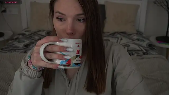 IceDanielles online show from November 9, 2025, 1:42 pm