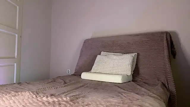 itsmaxxbaby  online show from April 8, 2026, 4:34 am