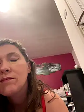 Lwhite1 online show from November 14, 2025, 4:17 pm