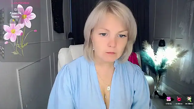 Snapshot of Juarnea chatting on September 17, 2025, 10:50 am Juarnea online show from September 17, 2025, 10:50 am