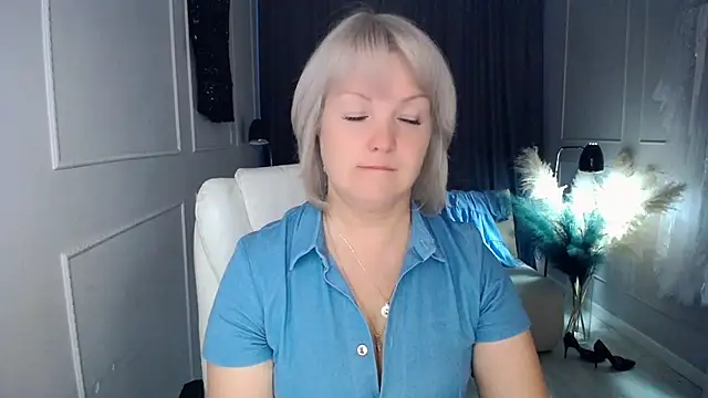 Snapshot of Juarnea chatting on September 18, 2025, 10:17 am Juarnea online show from September 18, 2025, 10:17 am