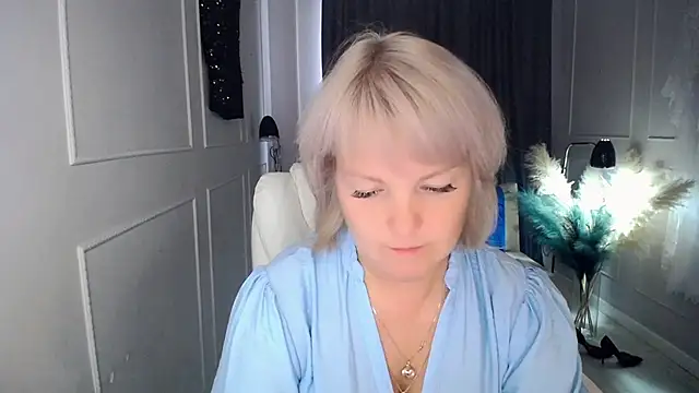 Snapshot of Juarnea chatting on September 23, 2025, 9:01 am Juarnea online show from September 23, 2025, 9:01 am