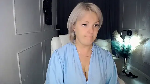 Snapshot of Juarnea chatting on September 24, 2025, 1:36 pm Juarnea online show from September 24, 2025, 1:36 pm