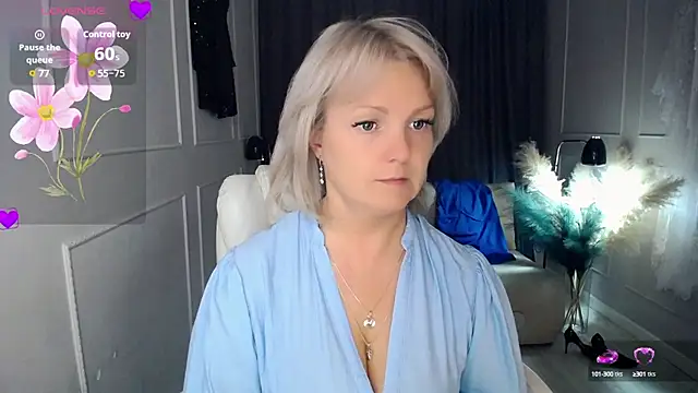 Snapshot of Juarnea chatting on October 3, 2025, 8:28 pm Juarnea online show from October 3, 2025, 8:28 pm