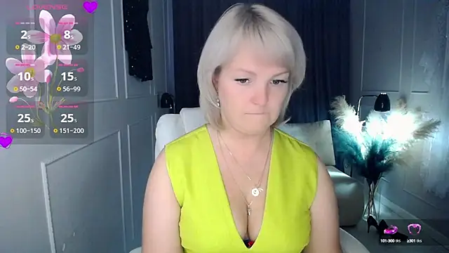 Snapshot of Juarnea chatting on October 7, 2025, 7:49 am Juarnea online show from October 7, 2025, 7:49 am