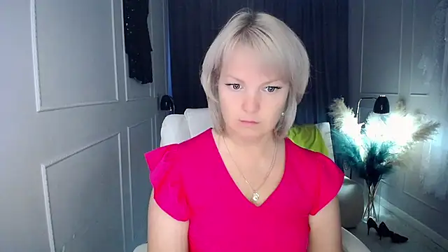 Snapshot of Juarnea chatting on October 8, 2025, 8:34 am Juarnea online show from October 8, 2025, 8:34 am