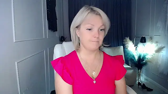 Snapshot of Juarnea chatting on October 8, 2025, 8:39 pm Juarnea online show from October 8, 2025, 8:39 pm