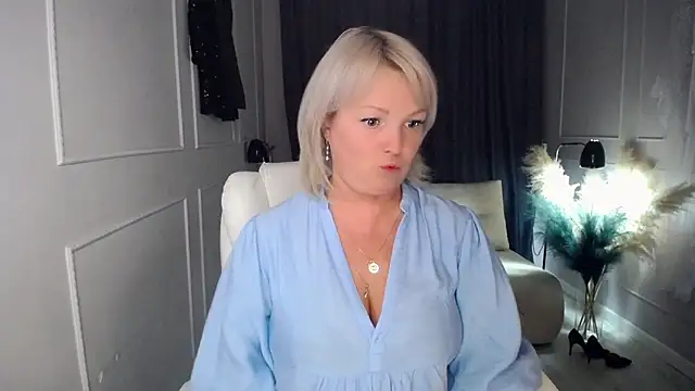 Snapshot of Juarnea chatting on October 13, 2025, 12:27 pm Juarnea online show from October 13, 2025, 12:27 pm