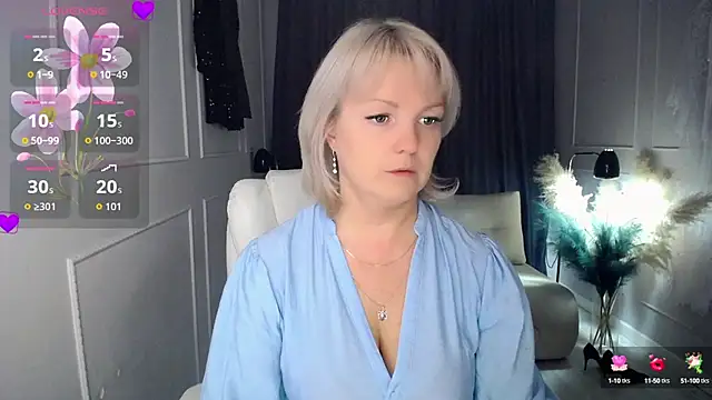 Snapshot of Juarnea chatting on October 16, 2025, 11:00 am Juarnea online show from October 16, 2025, 11:00 am