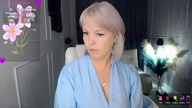 Snapshot of Juarnea chatting on October 22, 2025, 1:44 pm Juarnea online show from October 22, 2025, 1:44 pm