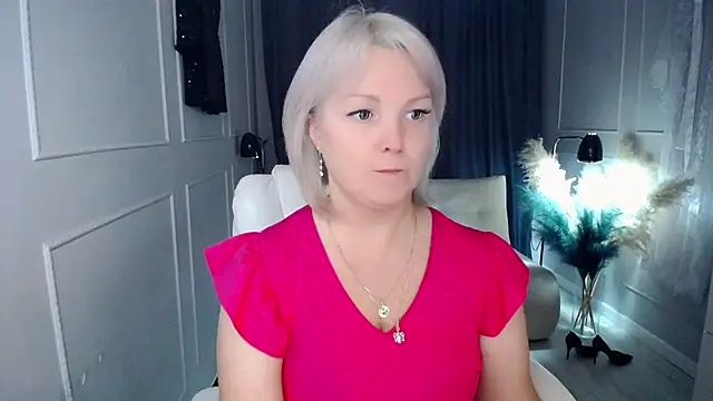 Snapshot of Juarnea chatting on October 27, 2025, 6:56 pm Juarnea online show from October 27, 2025, 6:56 pm