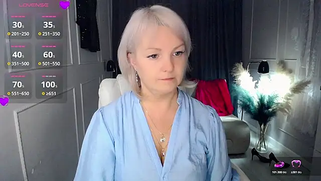 Snapshot of Juarnea chatting on October 29, 2025, 6:15 am Juarnea online show from October 29, 2025, 6:15 am