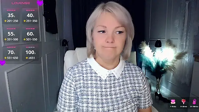 Snapshot of Juarnea chatting on November 2, 2025, 5:43 am Juarnea online show from November 2, 2025, 5:43 am