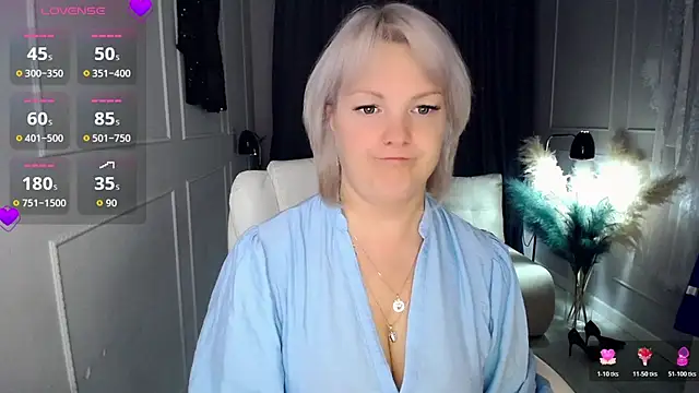 Snapshot of Juarnea chatting on November 9, 2025, 3:05 am Juarnea online show from November 9, 2025, 3:05 am