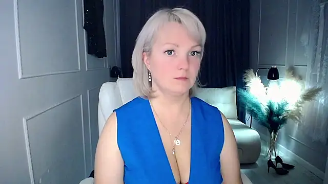 Snapshot of Juarnea chatting on November 12, 2025, 8:59 am Juarnea online show from November 12, 2025, 8:59 am