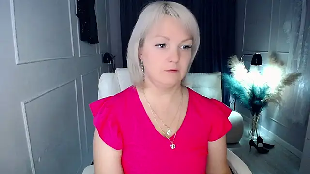 Snapshot of Juarnea chatting on November 14, 2025, 6:34 am Juarnea online show from November 14, 2025, 6:34 am