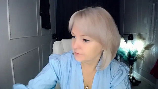 Snapshot of Juarnea chatting on November 17, 2025, 8:09 am Juarnea online show from November 17, 2025, 8:09 am