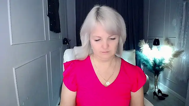 Snapshot of Juarnea chatting on November 19, 2025, 7:08 am Juarnea online show from November 19, 2025, 7:08 am