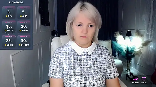 Snapshot of Juarnea chatting on November 21, 2025, 10:03 am Juarnea online show from November 21, 2025, 10:03 am