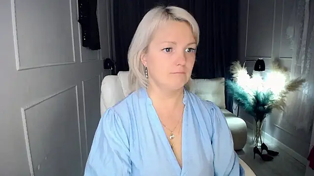 Snapshot of Juarnea chatting on November 24, 2025, 5:23 pm Juarnea online show from November 24, 2025, 5:23 pm