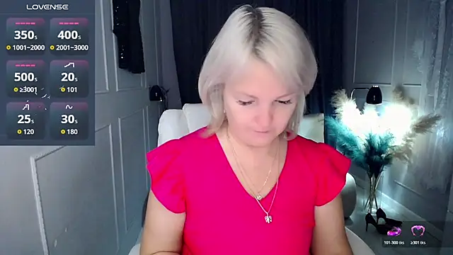 Snapshot of Juarnea chatting on November 25, 2025, 6:13 am Juarnea online show from November 25, 2025, 6:13 am