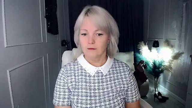 Snapshot of Juarnea chatting on December 3, 2025, 8:12 am Juarnea online show from December 3, 2025, 8:12 am