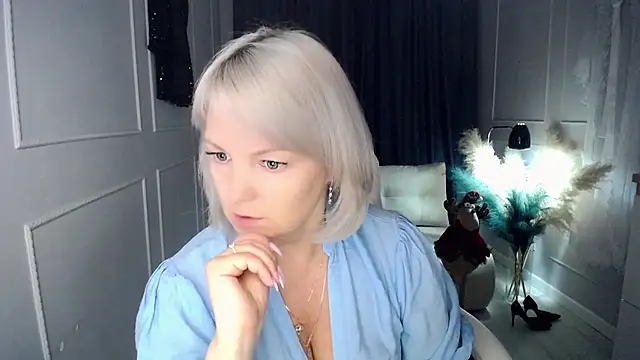 Snapshot of Juarnea chatting on December 4, 2025, 5:28 am Juarnea online show from December 4, 2025, 5:28 am