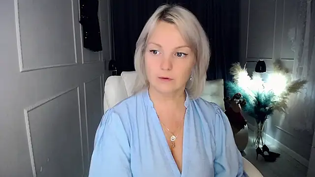 Snapshot of Juarnea chatting on December 4, 2025, 5:32 pm Juarnea online show from December 4, 2025, 5:32 pm