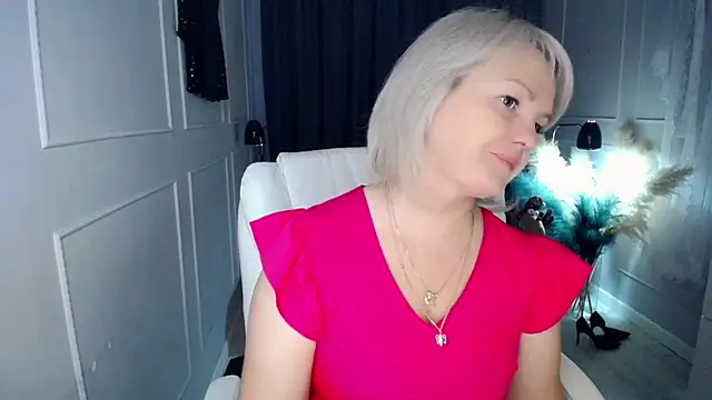 Snapshot of Juarnea chatting on December 5, 2025, 7:39 am Juarnea online show from December 5, 2025, 7:39 am