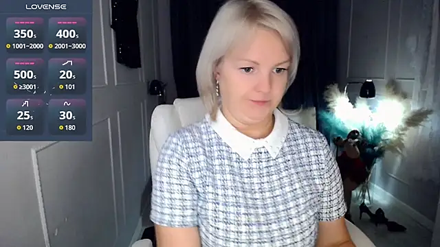 Snapshot of Juarnea chatting on December 14, 2025, 10:09 am Juarnea online show from December 14, 2025, 10:09 am