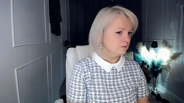 Snapshot of Juarnea chatting on December 19, 2025, 12:34 pm Juarnea online show from December 19, 2025, 12:34 pm