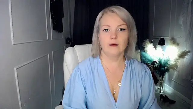 Snapshot of Juarnea chatting on December 22, 2025, 12:02 pm Juarnea online show from December 22, 2025, 12:02 pm