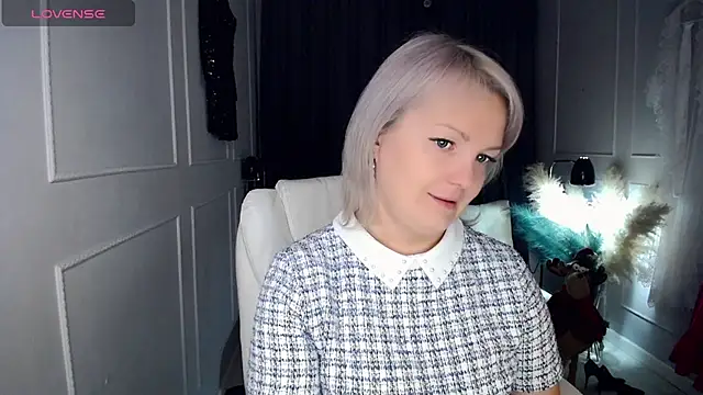 Snapshot of Juarnea chatting on January 7, 2026, 12:51 pm Juarnea online show from January 7, 2026, 12:51 pm